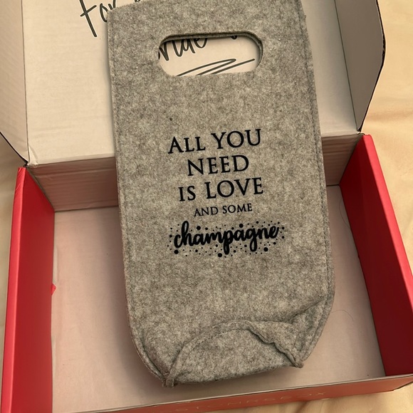 🔥Brand New “All you need is Love and some champagne” felt bag A - Picture 2 of 3